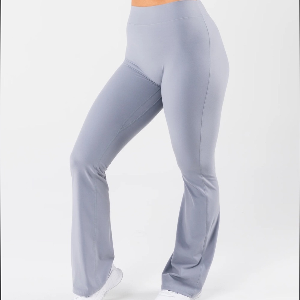Alphalete Women's Light Gray Flare leggings